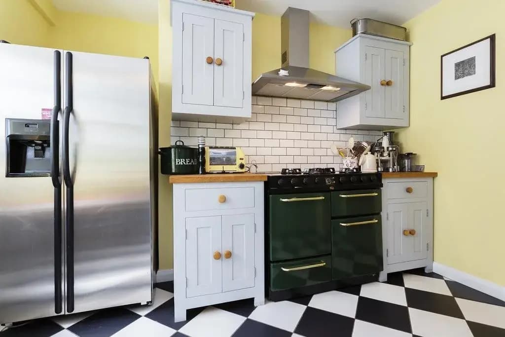 Three Bedroom House in Hampstead Garden Suburb - photo 11