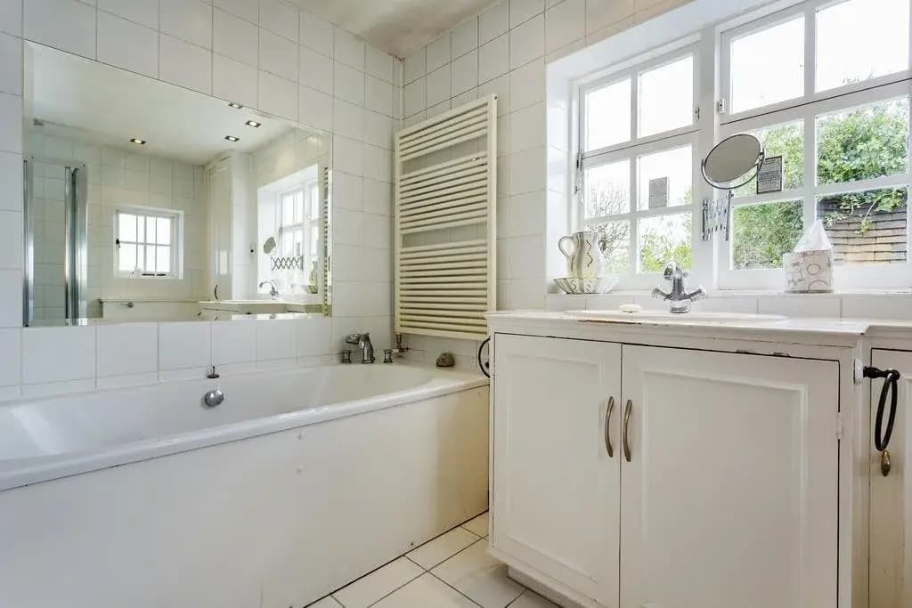 Three Bedroom House in Hampstead Garden Suburb - photo 8