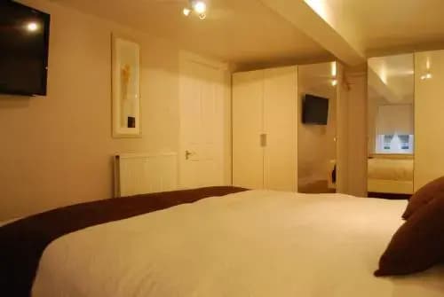 Hillside City Centre Garden Apartment - main photo