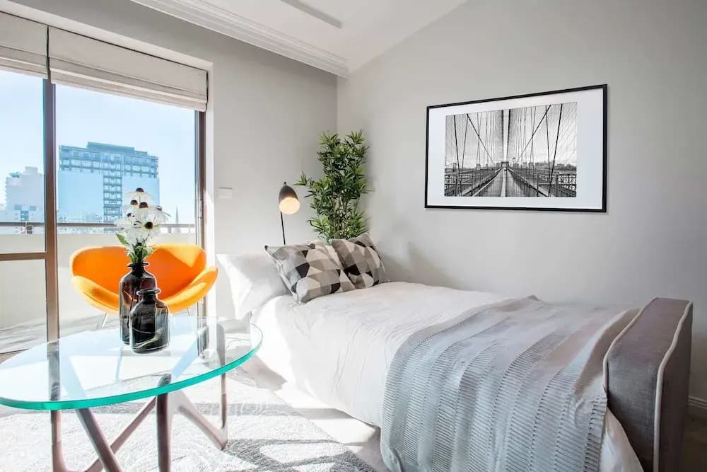 Russell St. Hotel Apartment - photo 6