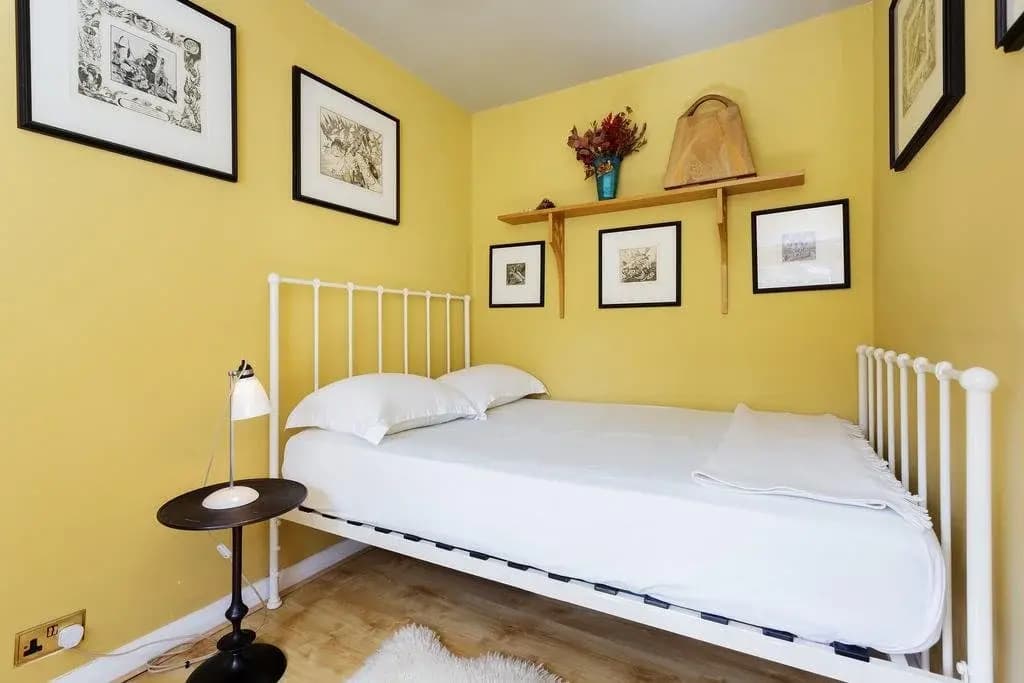 Three Bedroom House in Hampstead Garden Suburb - photo 3