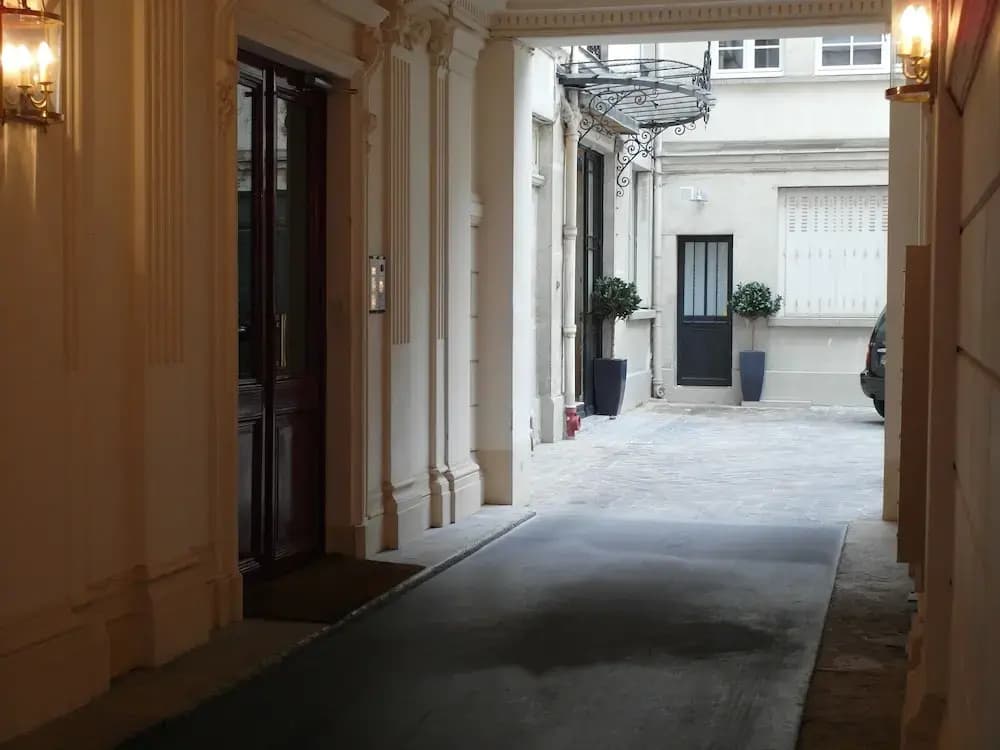 St Germain ChicSuites - main photo