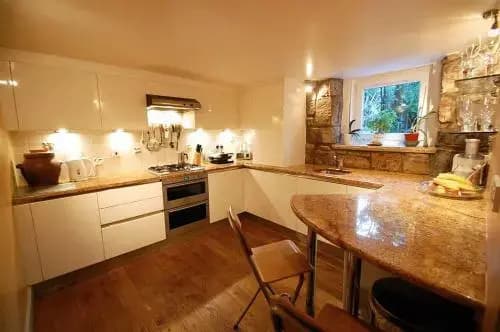 Hillside City Centre Garden Apartment - photo 10