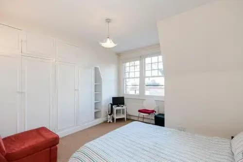 2 bedroom modern apartment on historic Marylebone Lane - photo 3