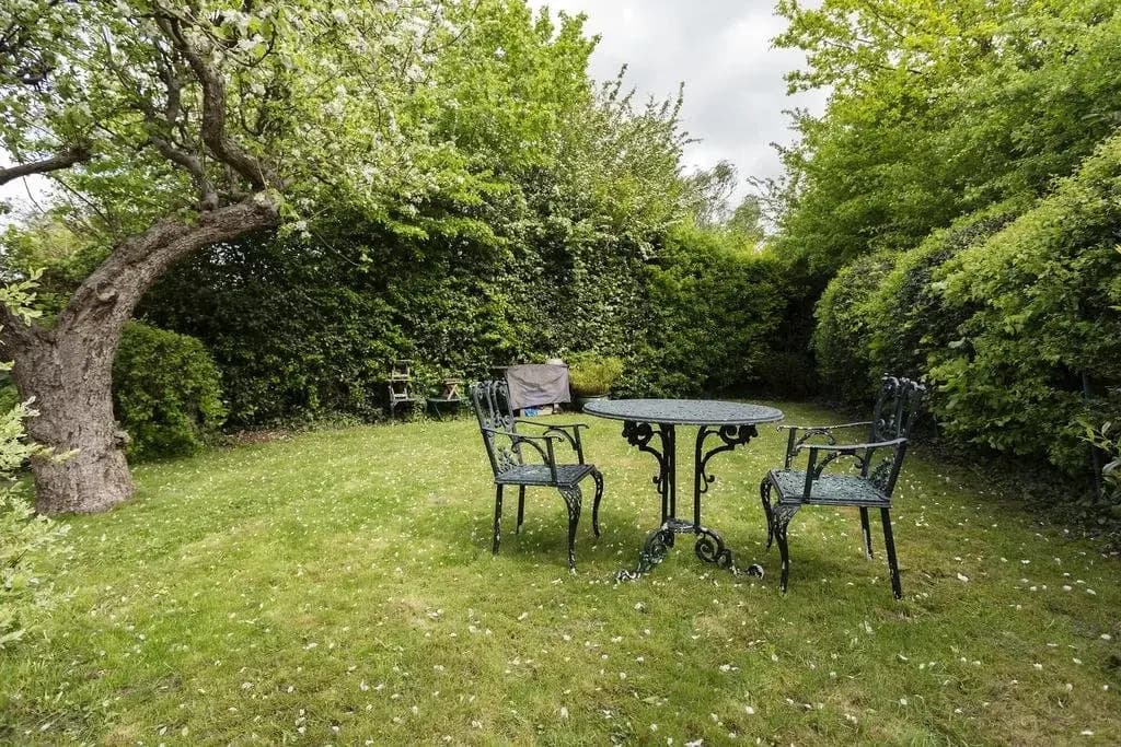 Three Bedroom House in Hampstead Garden Suburb - photo 10