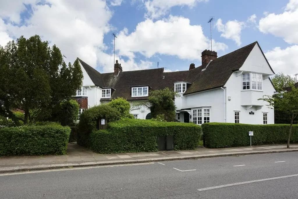 Three Bedroom House in Hampstead Garden Suburb - main photo