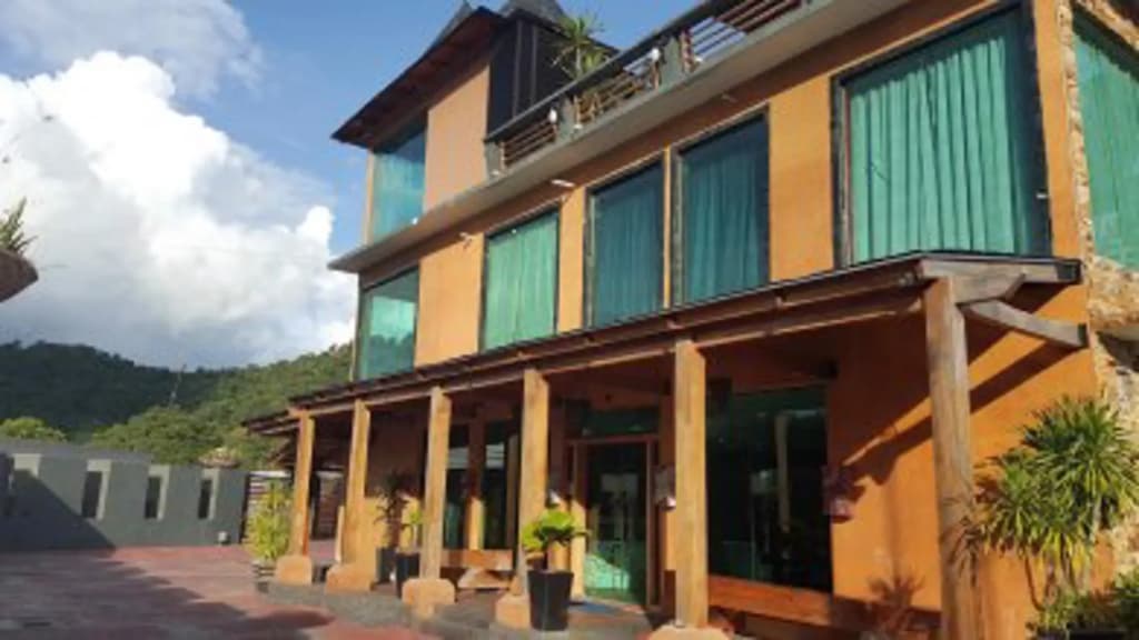 Casa Loma Resort - main photo
