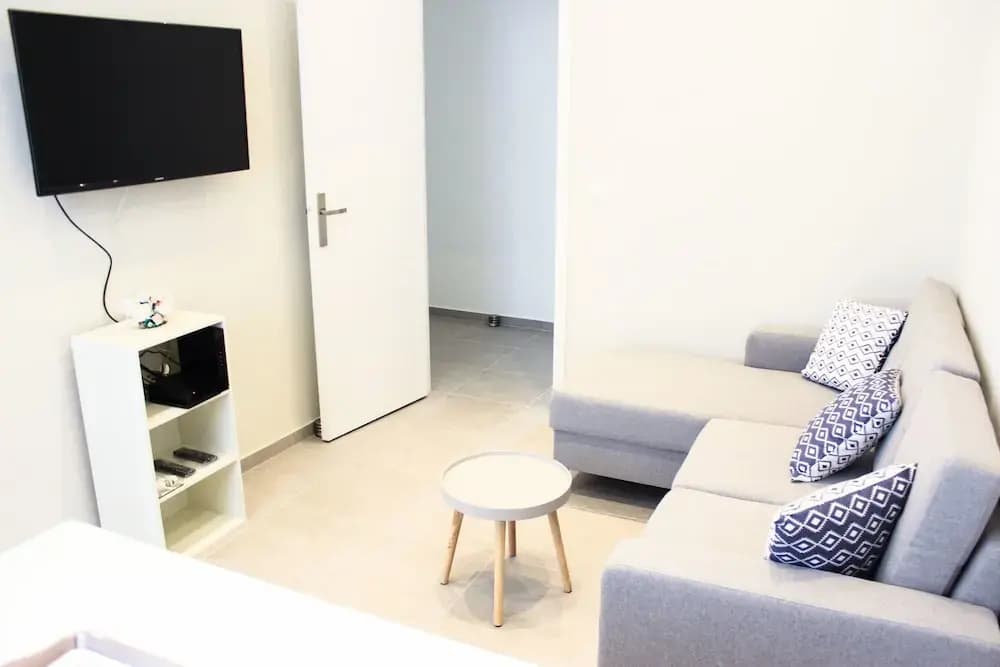 Lola Apartment - photo 3