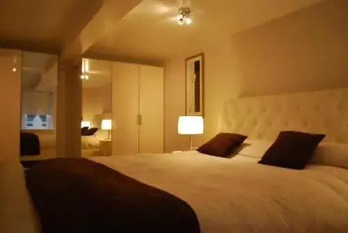 Hillside City Centre Garden Apartment - photo 2