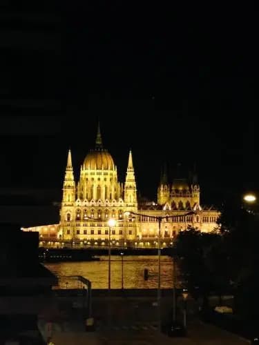 Bauhaus Studio with Parliament view - photo 3