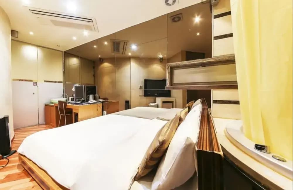 Crux Hotel(크럭스호텔) - photo 7