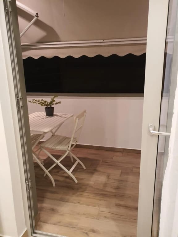 Tony's suite with parking - photo 13