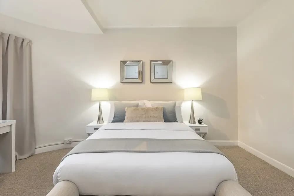 Imperial Suite in Swiss Cottage - photo 11