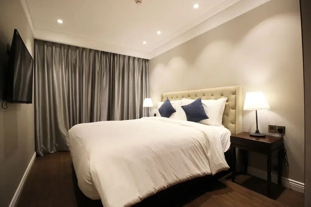 Neo Classic Condo - photo 5
