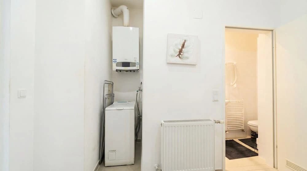 Stylish 1BR Apt near Wiener Stadthalle - photo 2