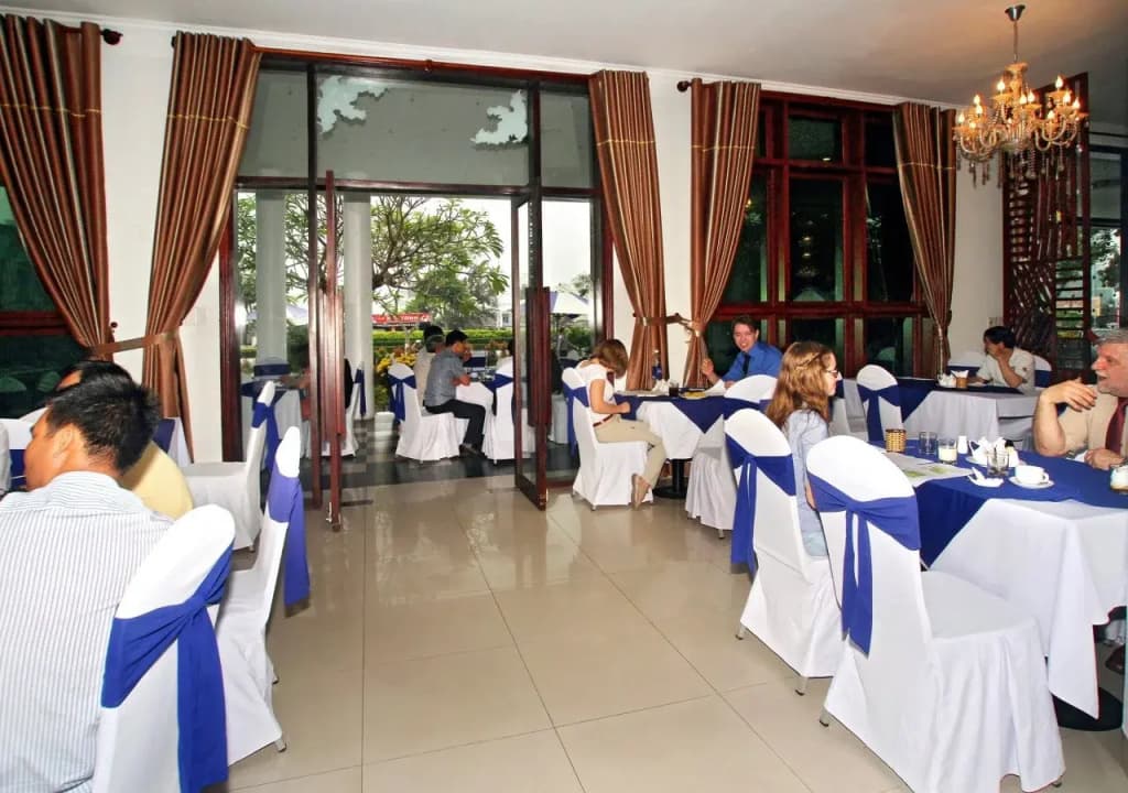 White House Hotel - photo 24