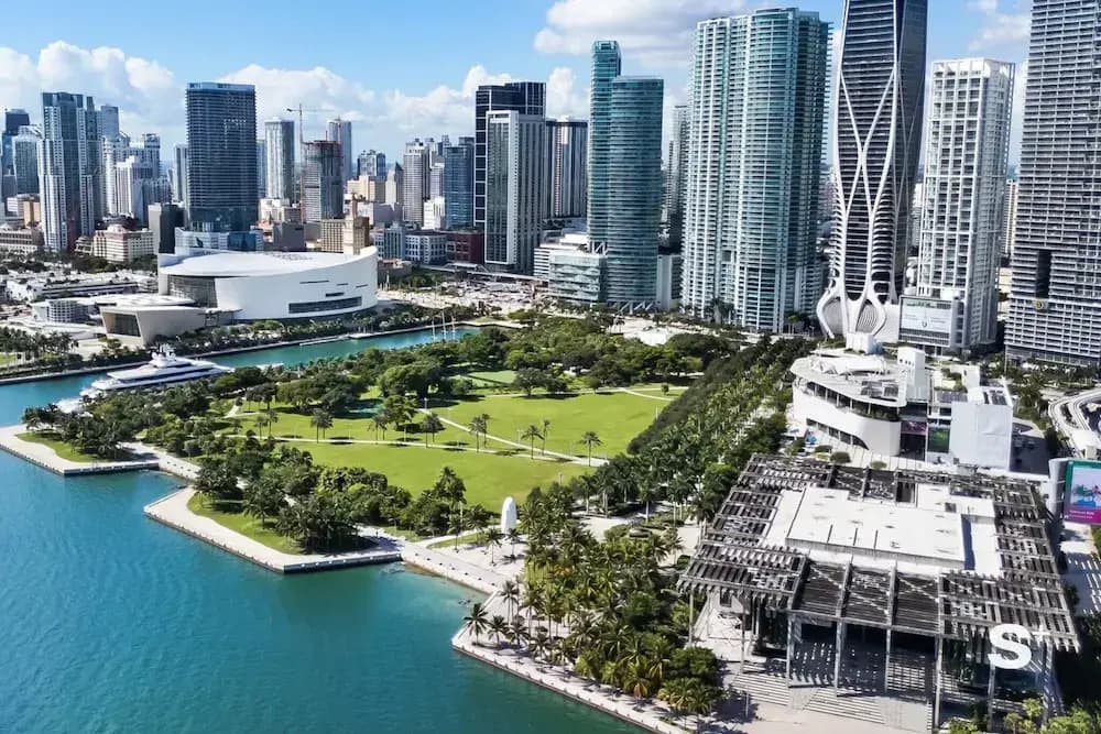 Miami Luxury Studio With City View - photo 10