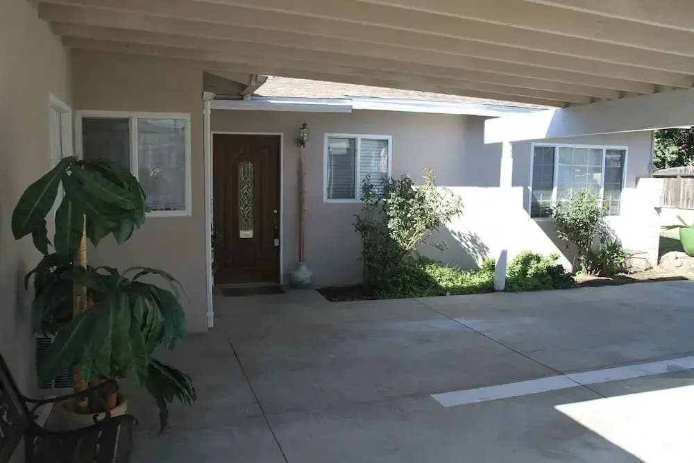 Comfy 3 Bedroom Home - photo 16