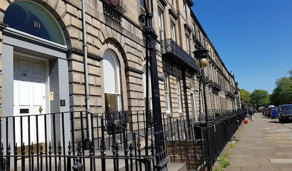 Classy Historic Edinburgh Apartment - photo 1