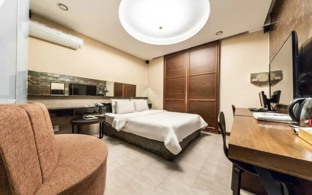 Ritz Seoul Hotel - photo 4