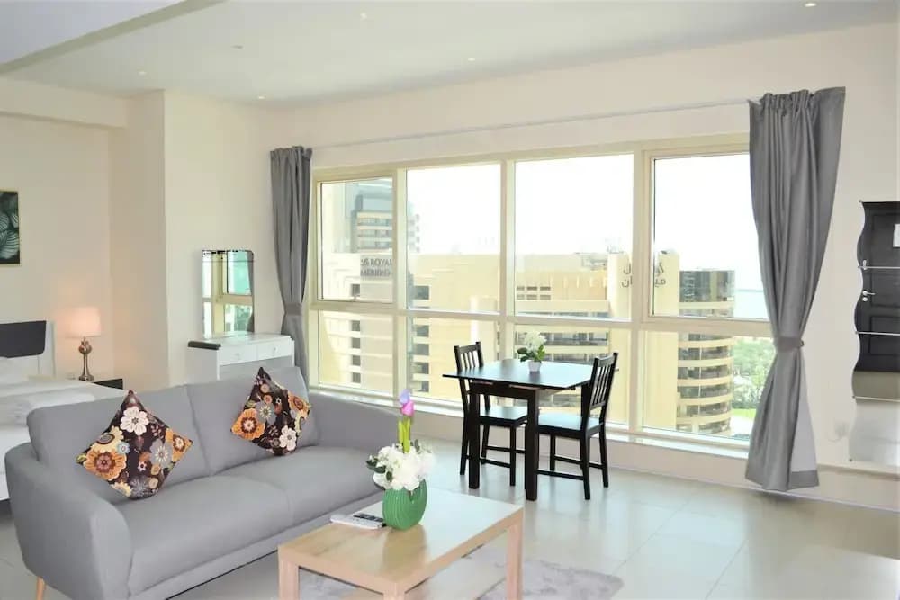Sea view furnished STUDIO with balcony in Marina - JMI - photo 6