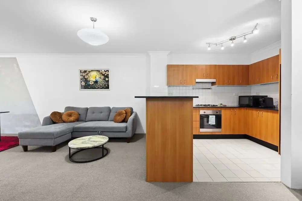 Bright Marrickville Flat With Balcony & Parking - photo 4
