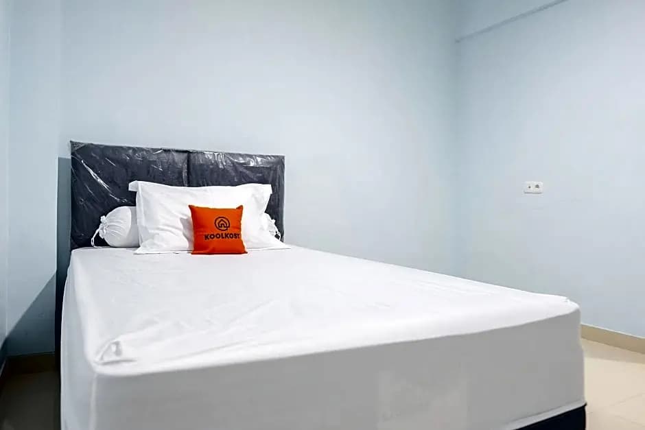 KoolKost Syariah near Green Pramuka Square Mall - Minimal Stay 6 Nights - photo 4