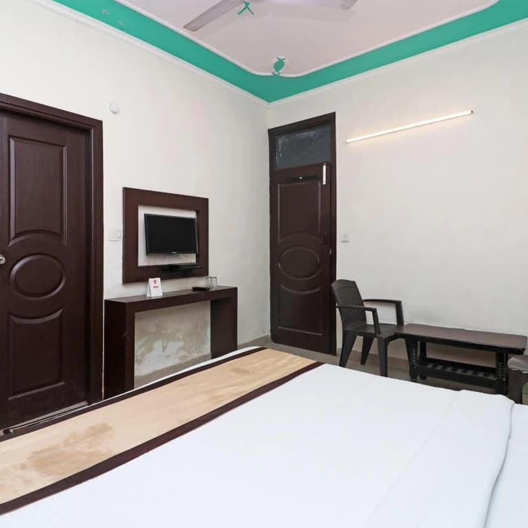 OYO 9726 Hotel Aura Palace Deluxe - photo 24