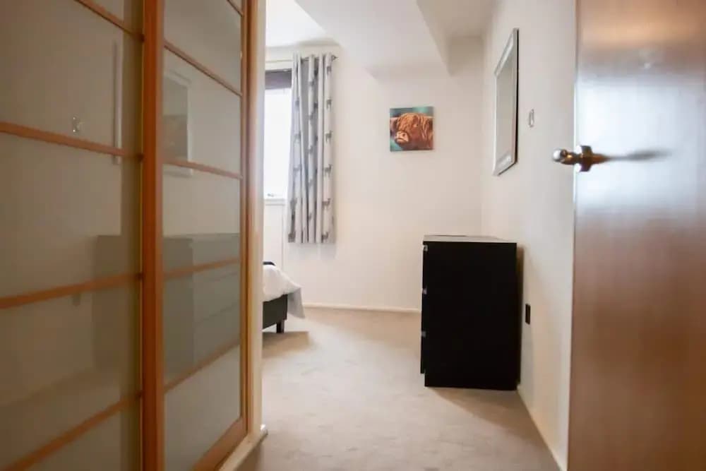 Spacious Flat In Converted Sugar Store - photo 9