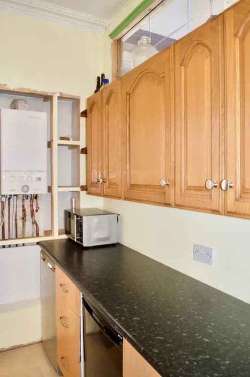 Cosy Two Bedroom Flat In Polwarth - photo 6