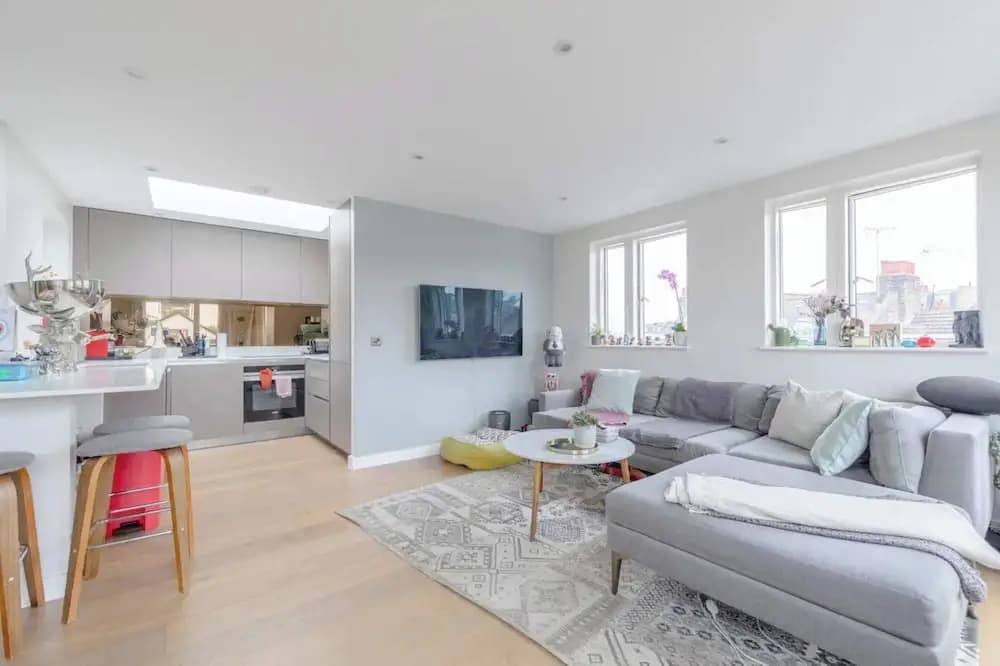 Sleek & Spacious 2BD Flat - Clapham - photo 21