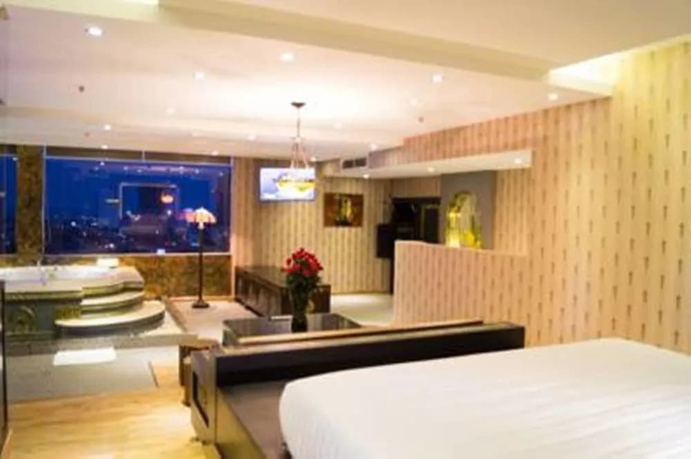New Heaven Hotel - photo 6