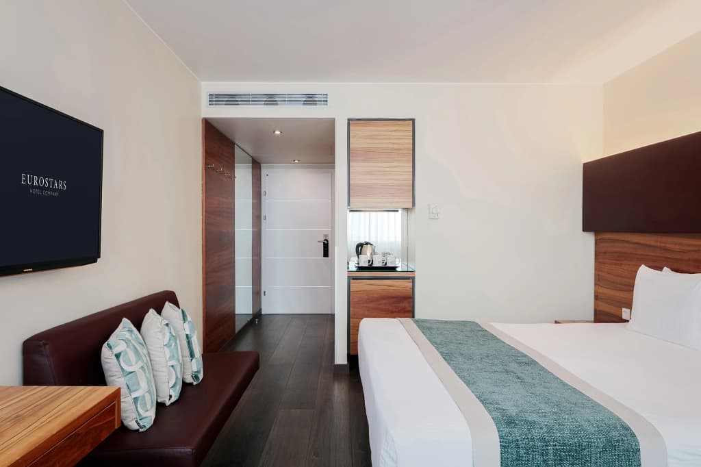 Hotel Eurostars Embassy - photo 29