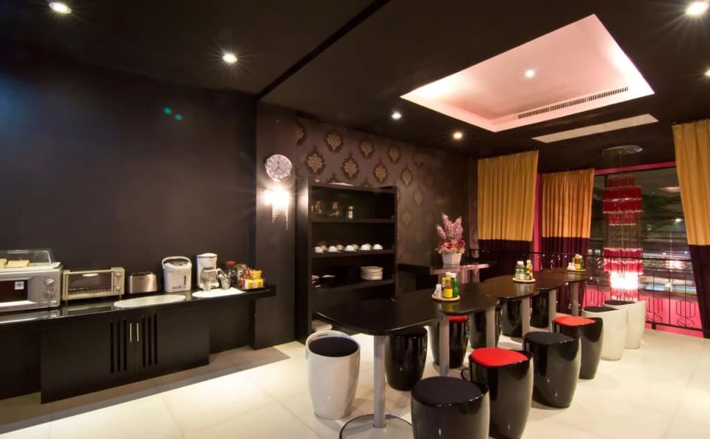 Glitz Bangkok Hotel - photo 10
