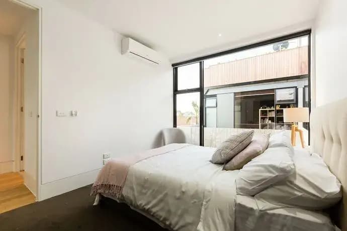 Renée - Beyond a Room Private Apartments - photo 3