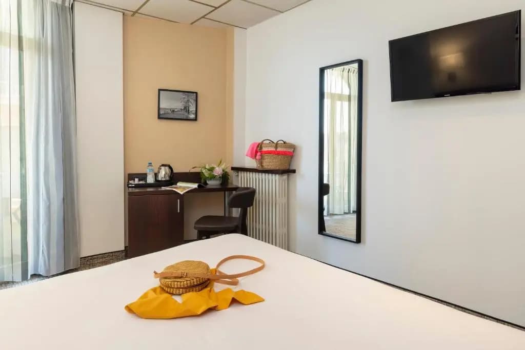 Hôtel Locarno Nice - photo 33