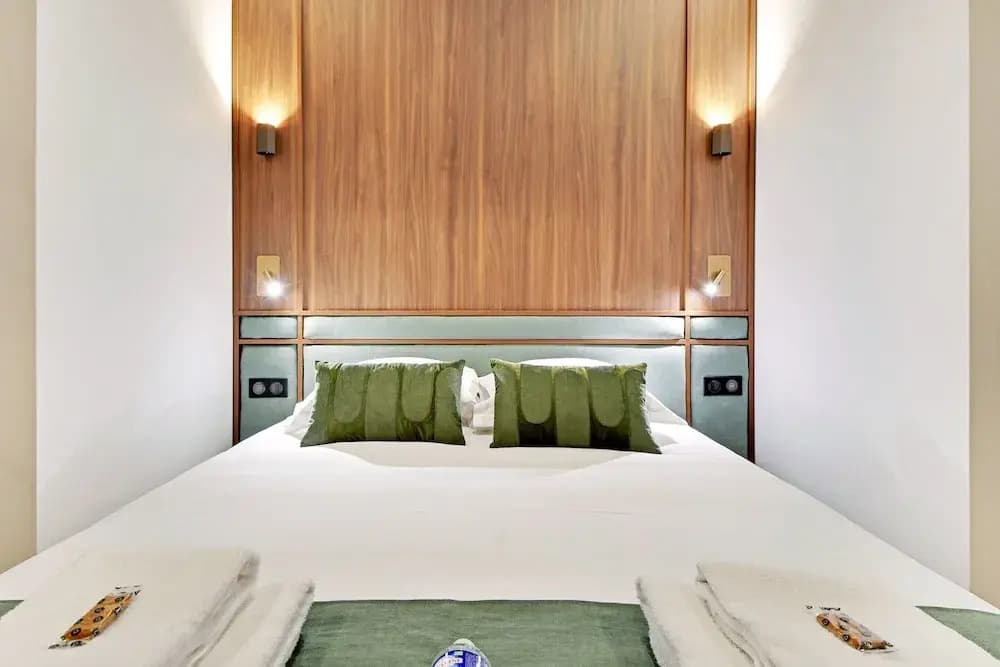 Chic and Spacious Apartment in the Heart of Paris - photo 2