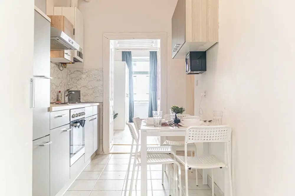 Beautiful 2BR Apt Near Meidling Station - photo 10