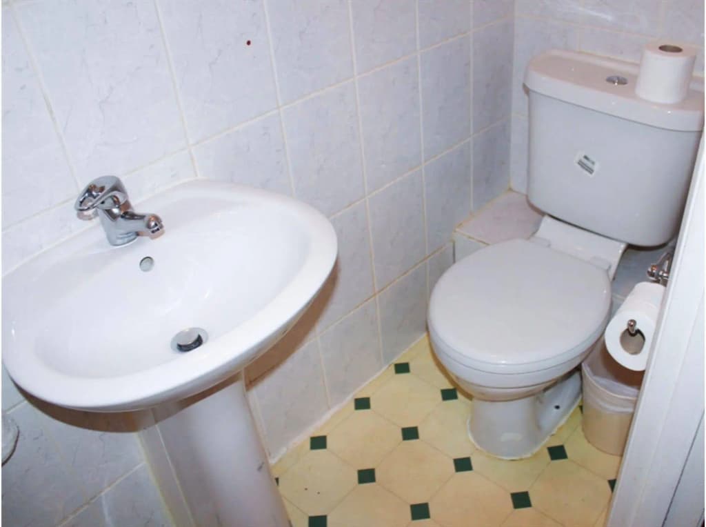Lampton Guest House - photo 9