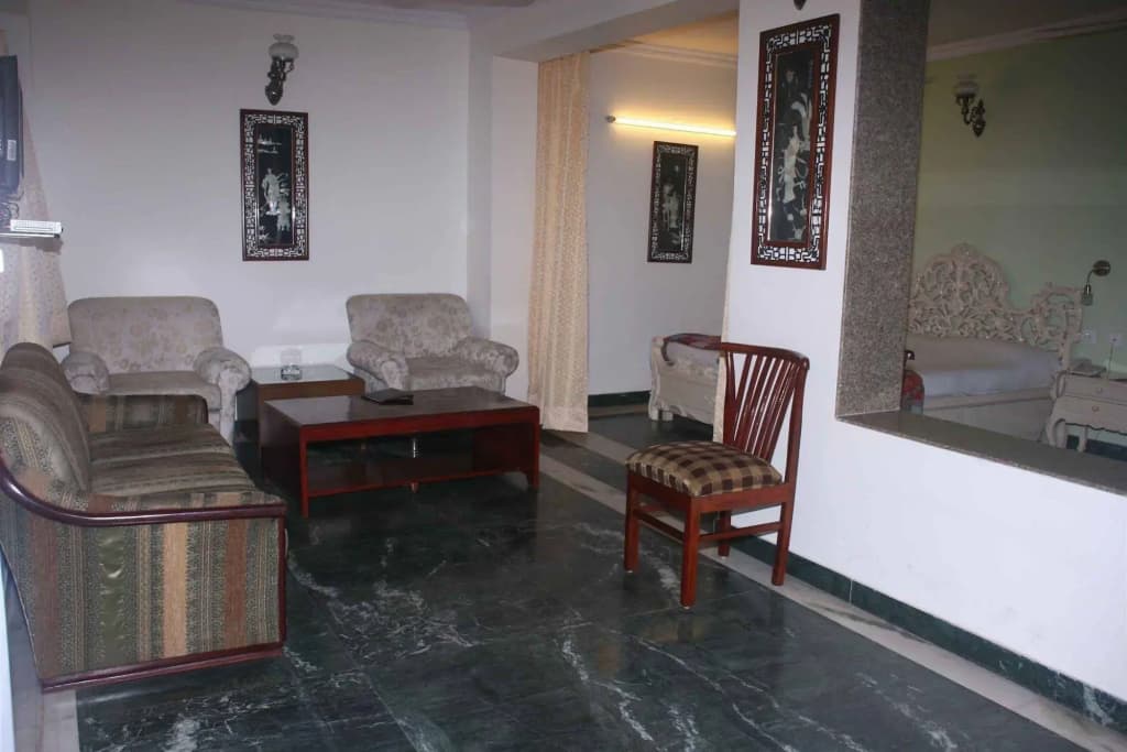 Tavern Business Hotel - photo 11