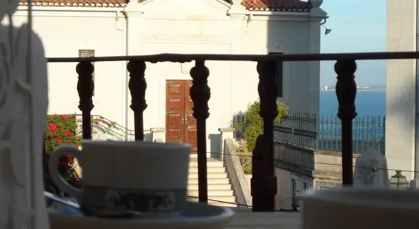 Lisbon Lovely Flat With Balcony - photo 7