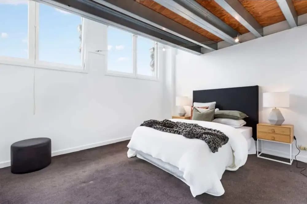 Light-filled Converted Warehouse 2 Bedroom Apartment in Prahran - photo 5