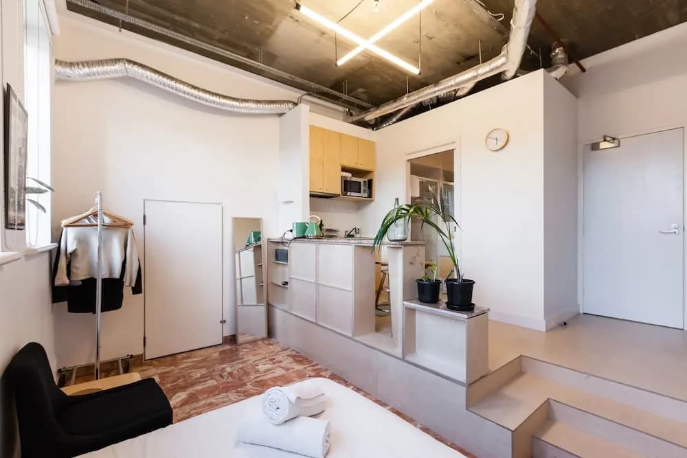 LUCINDA, Carlton Studio Apartment - photo 7