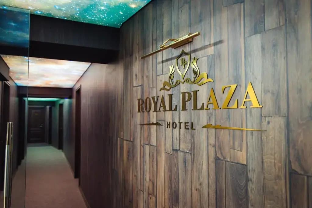 Royal Plaza Hotel - photo 12