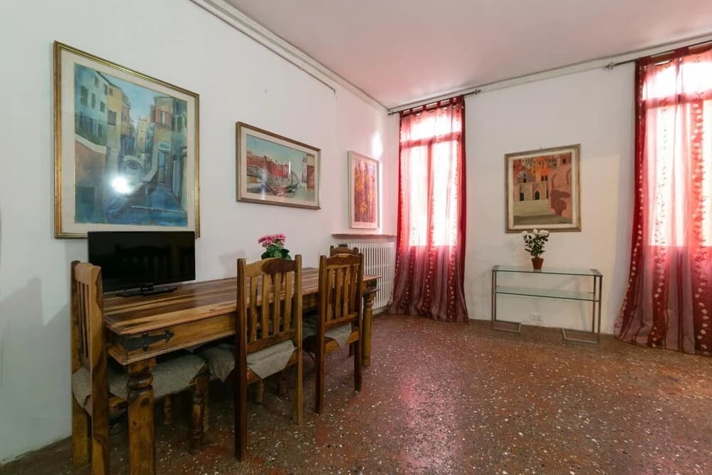 House - main photo
