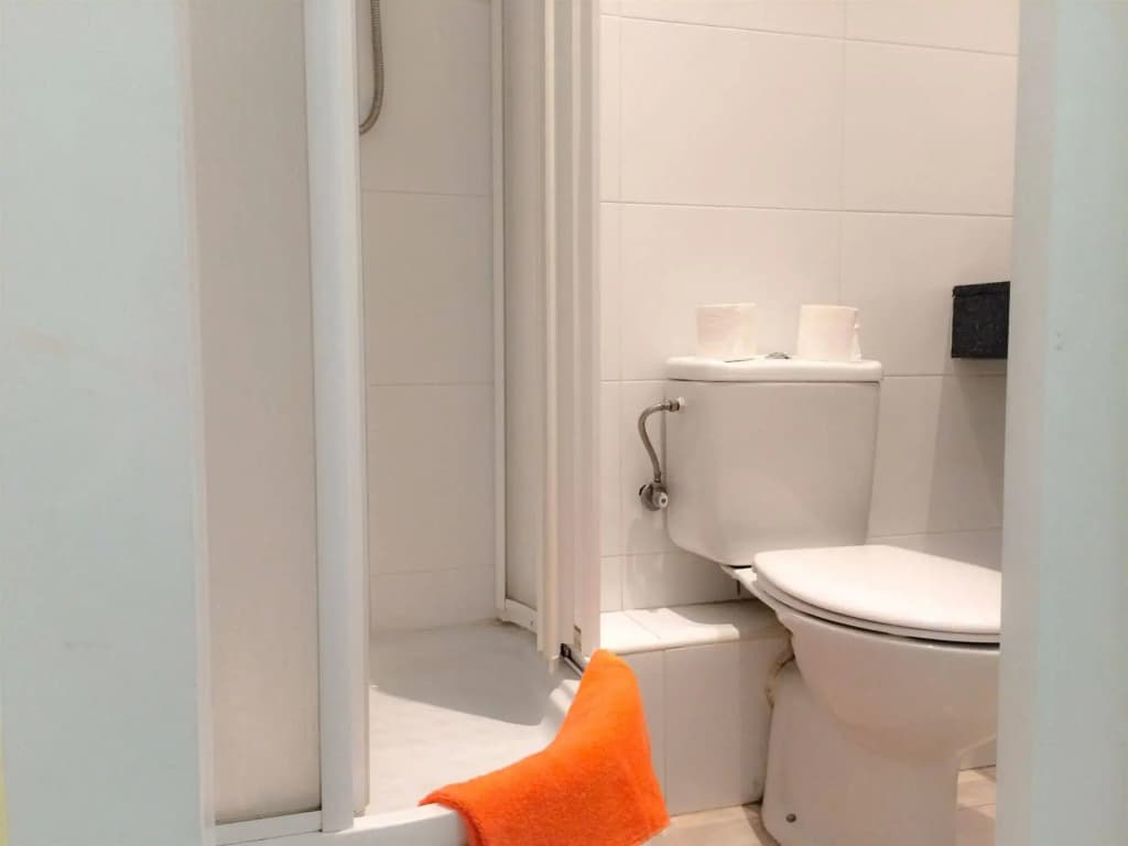 Barcelona City Centre Hostal - photo 6