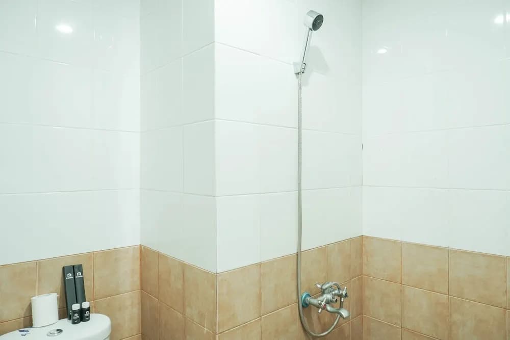 Lovely and Strategic Studio at Green Pramuka Apartment - photo 13
