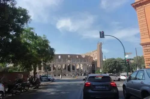 50 Metres From Colosseum - photo 1