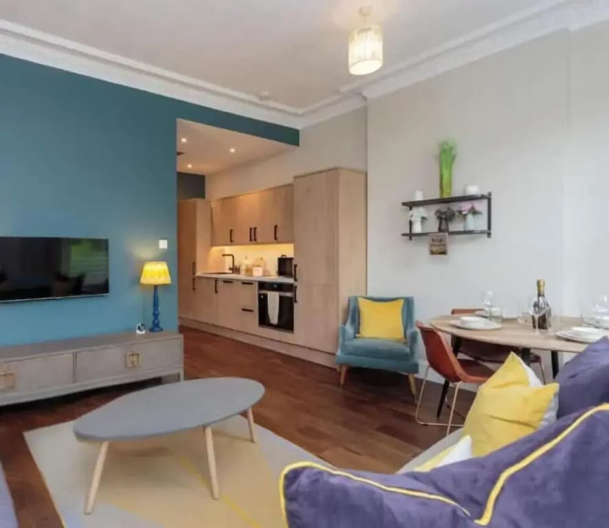 City Centre 2 BED 2 Bath Apartment - photo 3