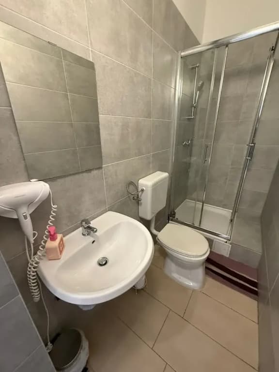 Affordable 2BR Apt Superb Location - photo 13